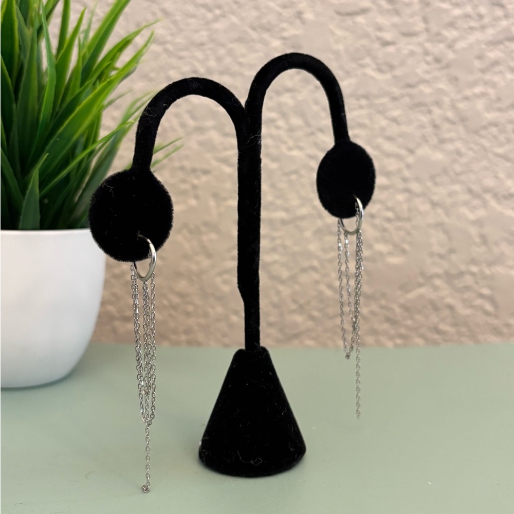 Boutique!🦋 Silver Tassel Dangle Earrings! - Picture 2 of 3